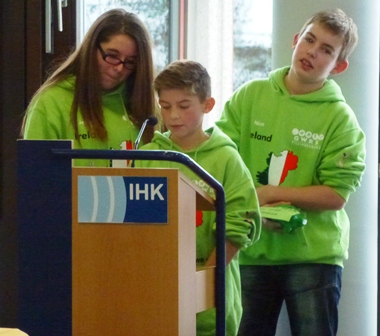 Irland-Klasse auf Schülerfirmenmesse der IHK